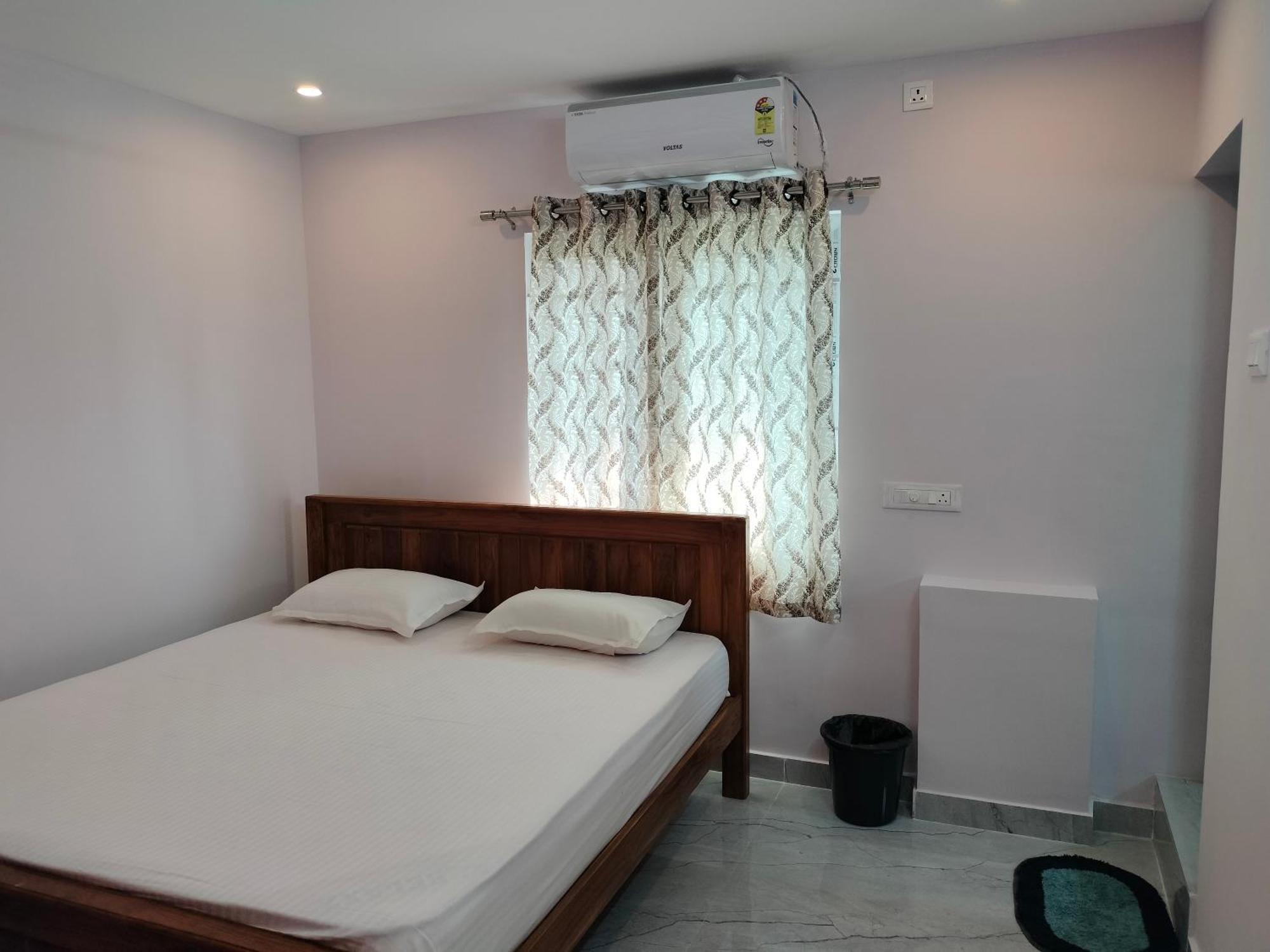 Teja Residency Hotel Alandurai Exterior photo