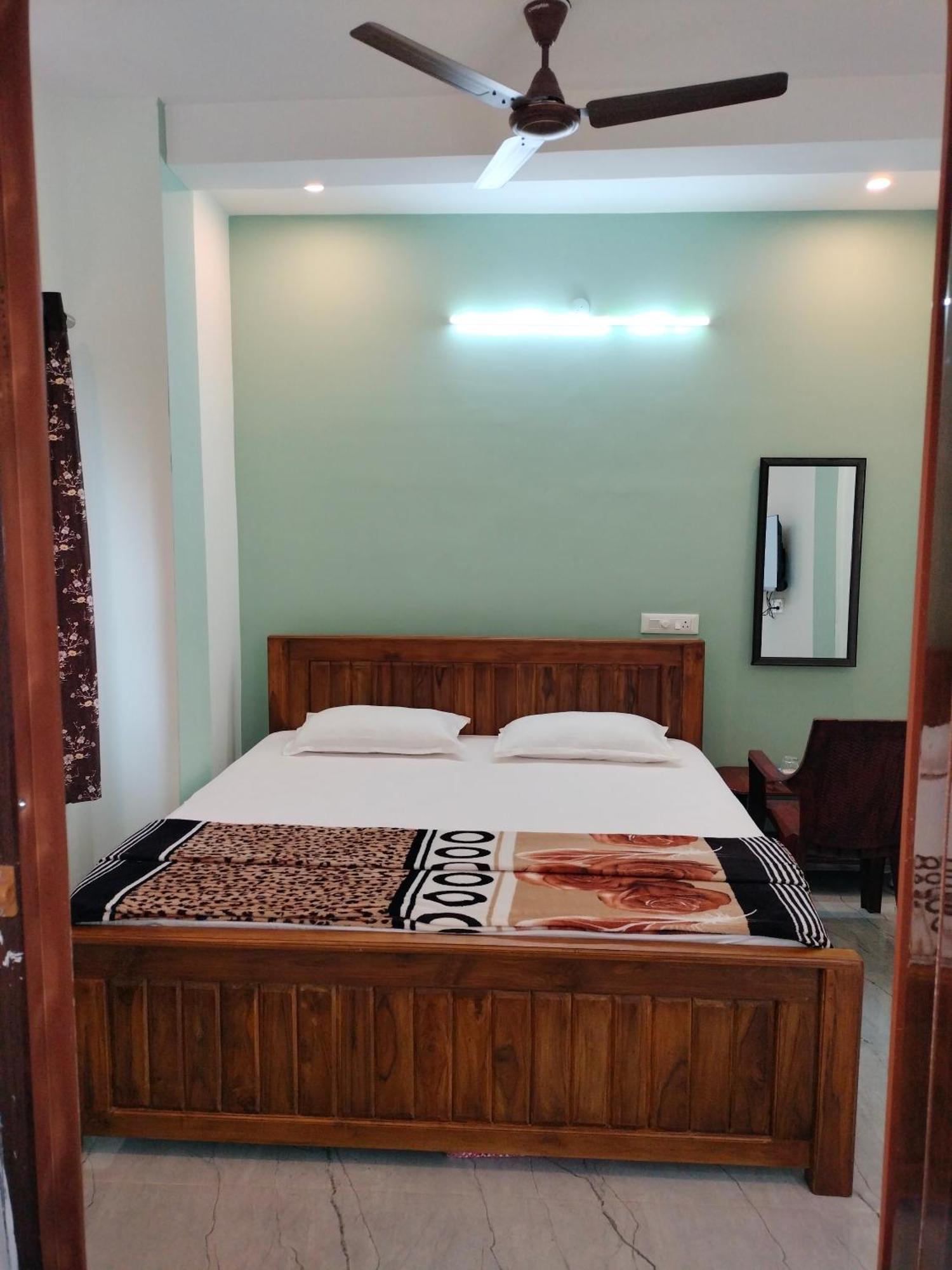 Teja Residency Hotel Alandurai Exterior photo